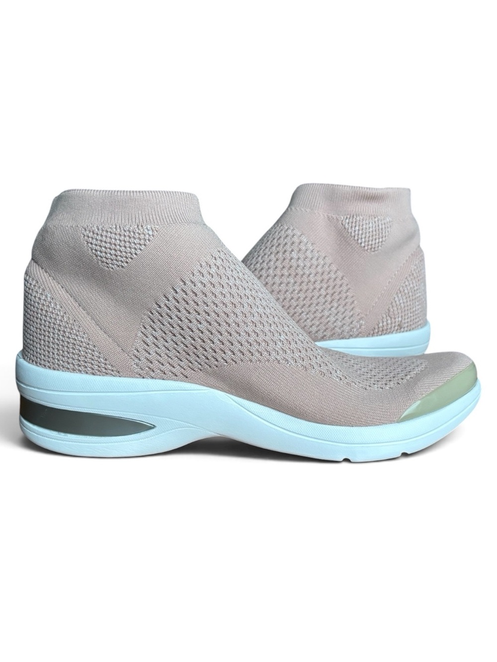 Like New Bzees Romance Knit Pull-On Sneaker Booties in Dusty Pink/Taupe Size 7.